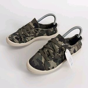 Time & Tru Camo Scrunch Back Memory Foam Womans 6.5 Sneakers Slip-on with Laces